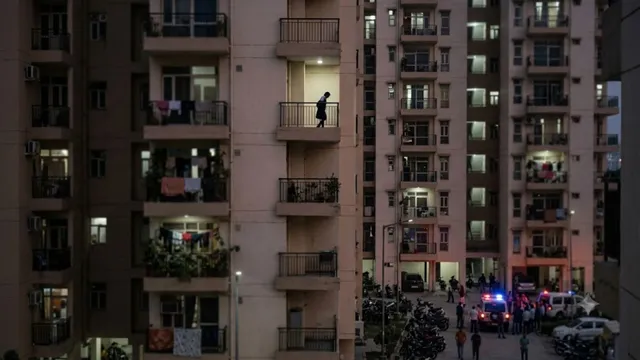 'मैथ्स में मिलते थे कम नंबर', गाजियाबाद में 7वीं की छात्रा ने 10वीं मंजिल से कूदकर दी जान; डायरी में छिपे कई राज
