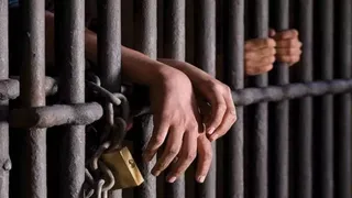 दो पुलिसकर्मियों पर एक महिला से छेड़छाड़ का आरोप (सांकेतिक तस्वीर)