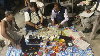 कश्यप ग्रीन सिटी में मिले दो फ्लैट