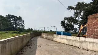 सीआइसी बस्ती लाइनपार में निर्माणाधीन अंडरपास