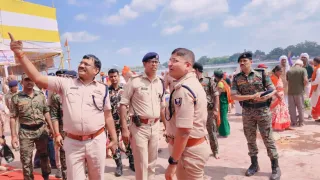 विष्णुपद मंदिर और देवघाट पर पुलिस मुस्तैद