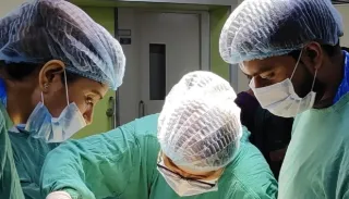 कश्मीर में परिवार के साथ घूमने के दौरान 56 वर्षीय बुजुर्ग का हार्ट फेल हो गया था।
