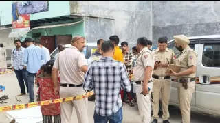 घटनास्थल पर मौके पर मौजूद पुलिस। जागरण