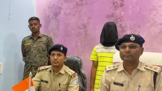 पुलिस की गिरफ्त में प्रेमी