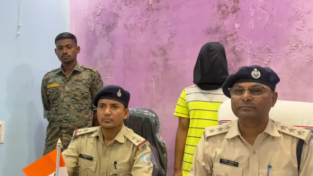 सिमडेगा में प्रेमिका की हत्या’ कर रची अपहरण की झूठी कहानी, जंगल में मारकर नदी किनारे दफनाया शव सिमडेगा में प्रेमिका की हत्या’ कर रची अपहरण की झूठी कहानी, जंगल में मारकर नदी किनारे दफनाया शव