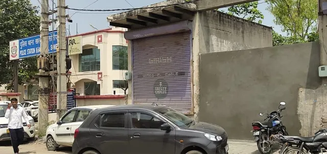 पुराने नपा कार्यालय पर खरखौदा पुलिस ने किया कब्जा, गेट की जगह खड़ी कर दी दीवार