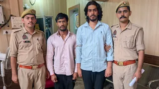न्यूआगरा पुलिस की गिरफ्त में जालसाज।