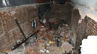 ताहिरपुर में अवैध निर्माण से बेकरी की छत गिरी मालिक की मौत।