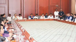 लोकायुक्त के लिए गाड़ियों की खरीद के लिए मंजूरी को लेकर छिड़ा विवाद। (फाइल फोटो।)