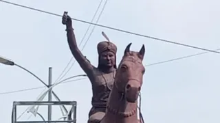 वीरांगना अवंती बाई लोधी की क्षतिग्रस्त प्रतिमा।