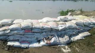 बाढ़ से बचाव के लिए कार्य जारी है।
