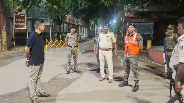 रात में खुद सड़कों पर उतरे मुंगेर एसपी, 19 चेकपोस्ट पर पहुंचे, चार पर गिरी गाज तो छह पुलिसकर्मियों को ईनाम
