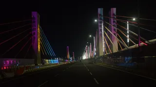 बारापुला फ्लाइओवर उद्घाटन के बाद शाम को कुछ इस तरह रंग-बिरंगी लाइटों से जगमगाता हुआ आया नजर। विपिन शर्मा