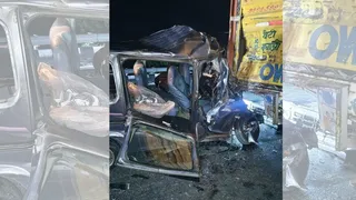 ट्रक में कार की टक्कर। फोटो: जागरण