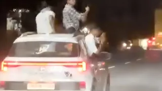 इंटरनेट मीडिया पर प्रसारित कार की छत पर बैठकर रील बनाने का वीडियो : वीडियो ग्रेब
