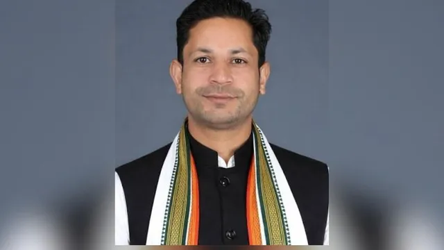 डीएवी कॉलेज से कांग्रेस सचिव विनीत प्रसाद गिरफ्तार, पुलिस को थी इसके पास ज्वलनशील पदार्थ की आशंका, आत्मदाह की दी थी धमकी
