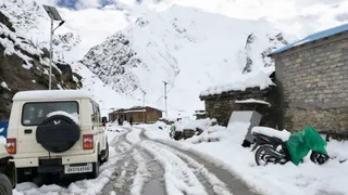 आदि कैलास मार्ग के अंतिम गांव कुटी में हुई बर्फबारी