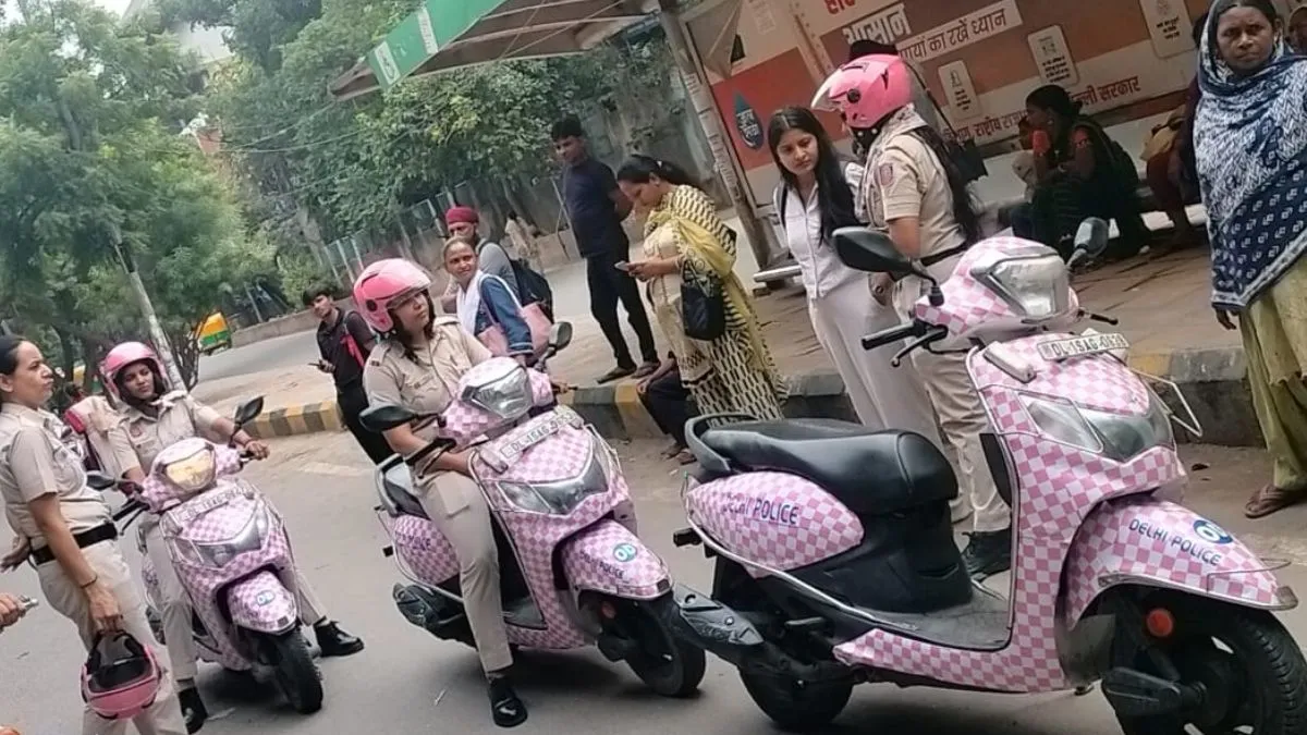 pink scooty delhi 1