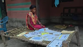 राष्ट्रीय स्तर की प्रतियोगिताओं में दर्जनों मेडल अपने नाम करने के बावजूद पिंकी आज भी स्थायी सरकारी नौकरी की आस में संघर्ष कर रही हैं।