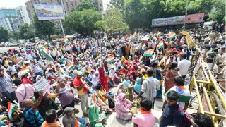 जेपी गोलंबर पर बैठे प्रदर्शनकारी। जागरण