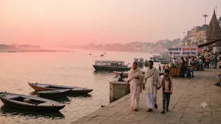 वाराणसी में बदल रहा मौसम, मानसून की वापसी के साथ गुलाबी ठंडक का आगमन।