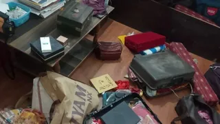 चोरी के बाद बिखरे सामान। जागरण