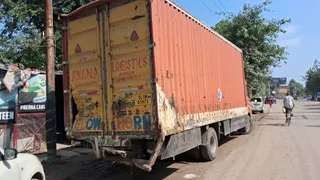 भोजपुर में दिल्ली-मेरठ एक्सप्रेस-वे पर भीषण सड़क हादसा।