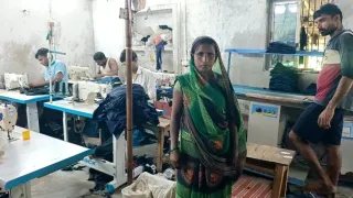 प्रवीण कुमार सिंह ने अपनी पत्नी नगिया देवी के साथ। फोटो जागरण