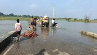 बक्सर में बाढ़ के हालात। फोटो जागरण