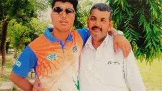 कुशल अपने पिता के साथ। फाइल फोटो