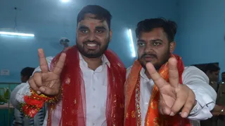 डीएवी पीजी कालेज में छात्रसंघ चुनाव के नवनिर्विचित अध्यक्ष नवदीप राणा व निर्दलीय महासचिव नीलांश। जागरण