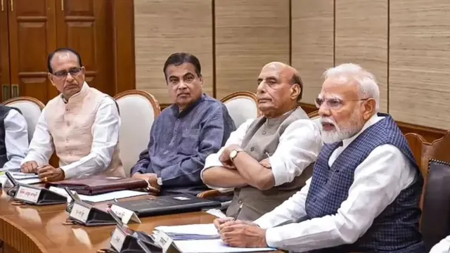 मोदी कैबिनेट का बड़ा फैसला: ग्रीन एनर्जी कॉरिडोर फेज-3 को मंजूरी, पीक आवर्स में बिजली पर कितना पड़ेगा असर?

