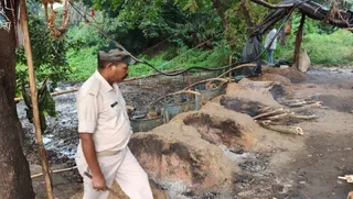नशीले पदार्थों के सिंडिकेट को नेस्तनाबूद करने के लिए उत्पाद विभाग ने शहर और उपनगरीय इलाकों में व्यापक छापेमारी अभियान छेड़ा है।