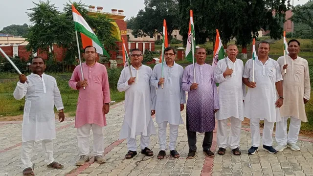 रिटायरमेंट के बाद भी नहीं थमी रफ्तार, दुमका के बुजुर्गों ने बनाया ‘प्रेरणा समूह’, युवाओं को दिखा रहे नई राह