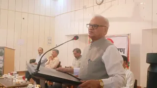 बीएड कॉलेज धर्मशाला में दैनिक जागरण के साहित्य, पत्रिकता और राष्ट्रबोध पर आयोजित संगोष्ठी को संबोधित करते पूर्व राज्य निर्वाचन आयुक्त केसी शर्मा।