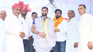 खानपुर कलां गांव में आशु मलिक का भव्य स्वागत।