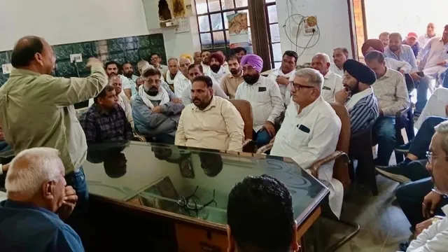 'सीजन का खिलौना बना दिया है, काम करना हुआ मुश्किल...', कुरुक्षेत्र में धान खरीद पर आढ़तियों का फूटा गुस्सा

