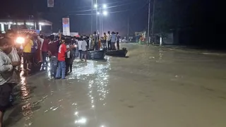सारण के मकेर में एनएच 722 परक्षअस्पताल चौक मकेर बायपास पर चढ़ा बाढ़ का पानी