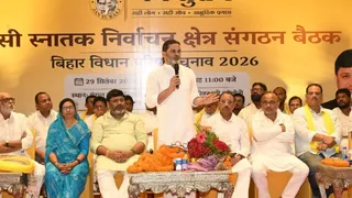 बिहार विधान परिषद चुनाव के लिए भागलपुर पहुंचे जन सुराज पार्टी के प्रमुख प्रशांत किशोर।