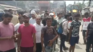 सड़क पर उतरे लोग। जागरण