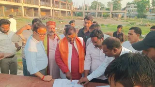 मधेपुरा स्थित सुप्रसिद्ध तीर्थस्थल बाबा सिंहेश्वरनाथ मंदिर परिसर में पर्यटन मंत्री केदार प्रसाद गुप्ता।