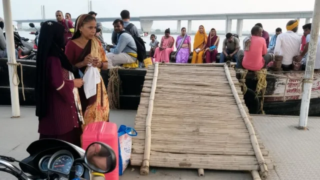 अगुवानी गंगा घाट पर यात्रियों की भीड़; विक्रमशिला सेतु बंद होने पर खगड़िया प्रशासन ने नावों की संख्या बढ़ाई
