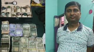 आरा से पटना और दिल्ली तक मिलीं प्रॉपर्टी