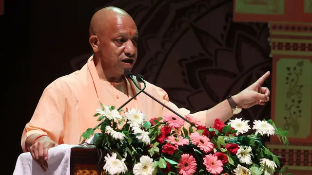 मुश्किल घड़ी में 'अभिभावक' बनी योगी सरकार, वाराणसी के 11219 परिवारों को 191 करोड़ से ज्यादा की मदद