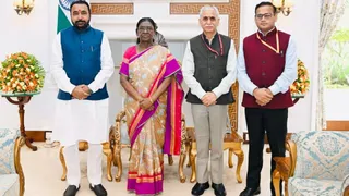राष्ट्रपति द्रौपदी मुर्मु के साथ आईएफएस डॉ. अब्दुल क़य्यूम