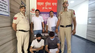 गिरफ्तार किए गए आरोपितों ने इंटरनेट से गौरव छाबड़ा नाम के लोगों के पैन नंबर निकाले और एआई की मदद से उनके पैन कार्ड पर अपना फोटो चिपकाकर घोटाले काे अंजाम दिया।