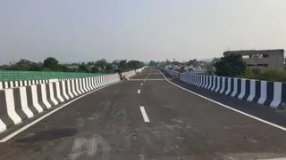 कुंजवानी-नई बस्ती एलिवेटेड फ्लाईओवर की एक लेन शुरू।