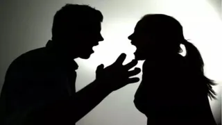 पति-पत्नी के बीच करीब एक साल से विवाद चल रहा है।