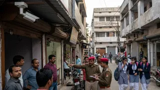 छात्राओं से छेड़खानी और मारपीट की कोशिश (एआई जेनरेटेड तस्वीर)