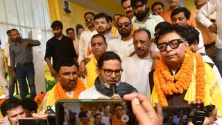 जन सुराज के समर्थित उम्मीदवारों ने शक्ति प्रदर्शन के बीच अपना-अपना नामांकन दाखिल किया।